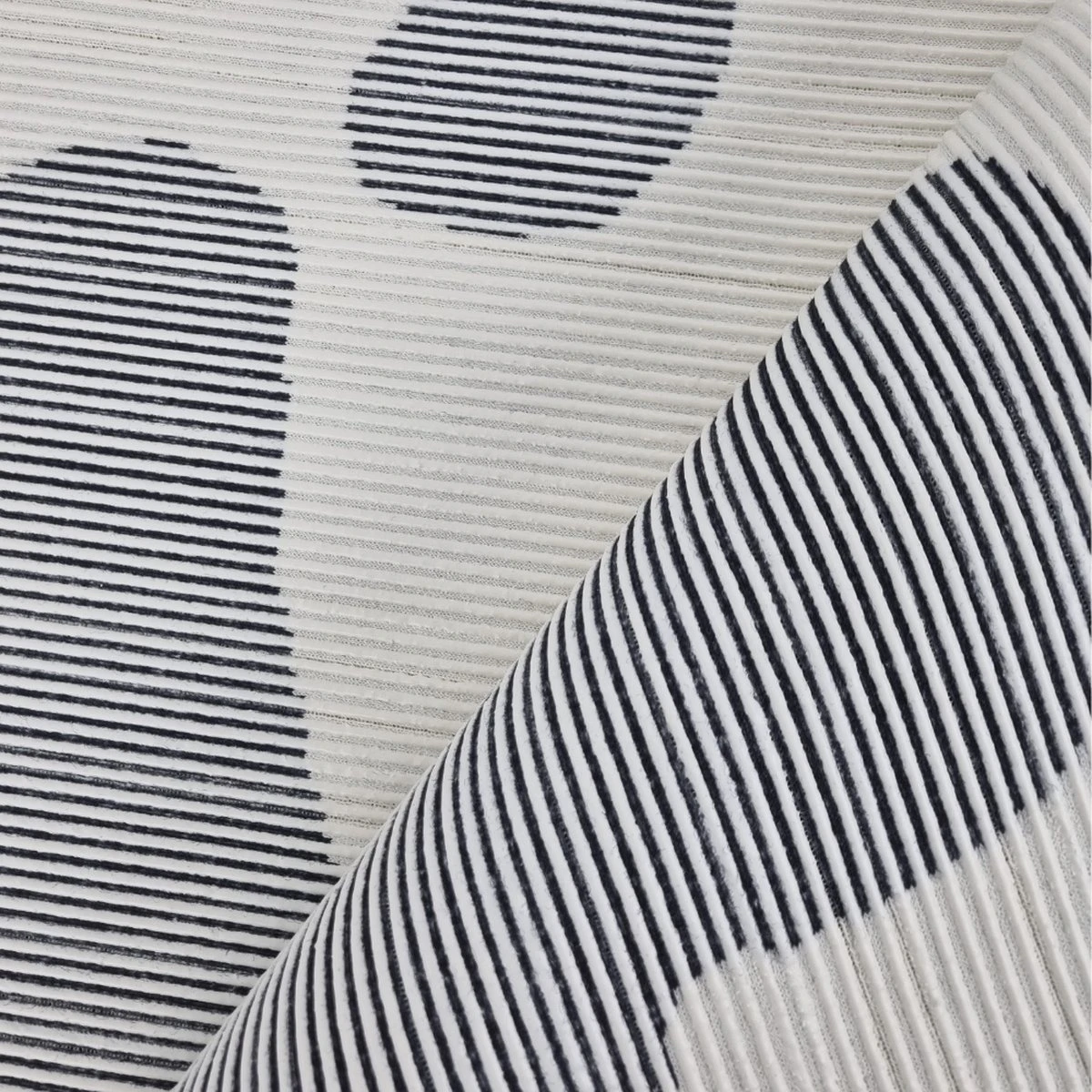 Vetbed Koeprint - Antislip Hondenmat - Hondenbed - Hondenmatras - Benchmat - 150 X 100 CM - Machine Wasbaar 4 Vetbed Koeprint - Antislip Hondenmat - Hondenbed - Hondenmatras - Benchmat - 150 X 100 CM - Machine Wasbaar - Afbeelding 2