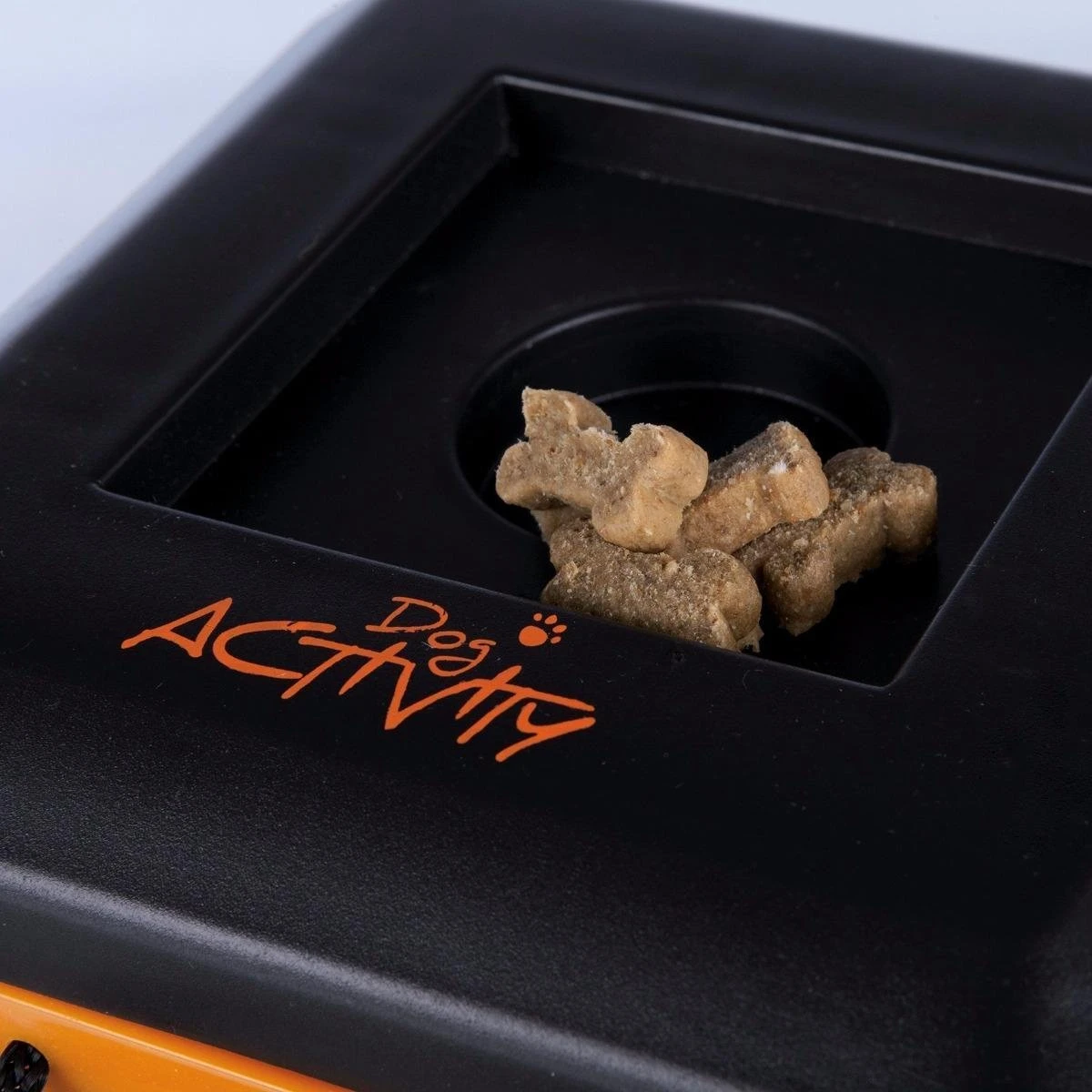 Trixie Dogtoy Dog Activity Strategy Game Gamble Box - Piepend Speelgoed - 15cm X 15cm X 9cm - Zwart/rood/oranje 7 Trixie Dogtoy Dog Activity Strategy Game Gamble Box - Piepend Speelgoed - 15cm X 15cm X 9cm - Zwart/rood/oranje - Afbeelding 5