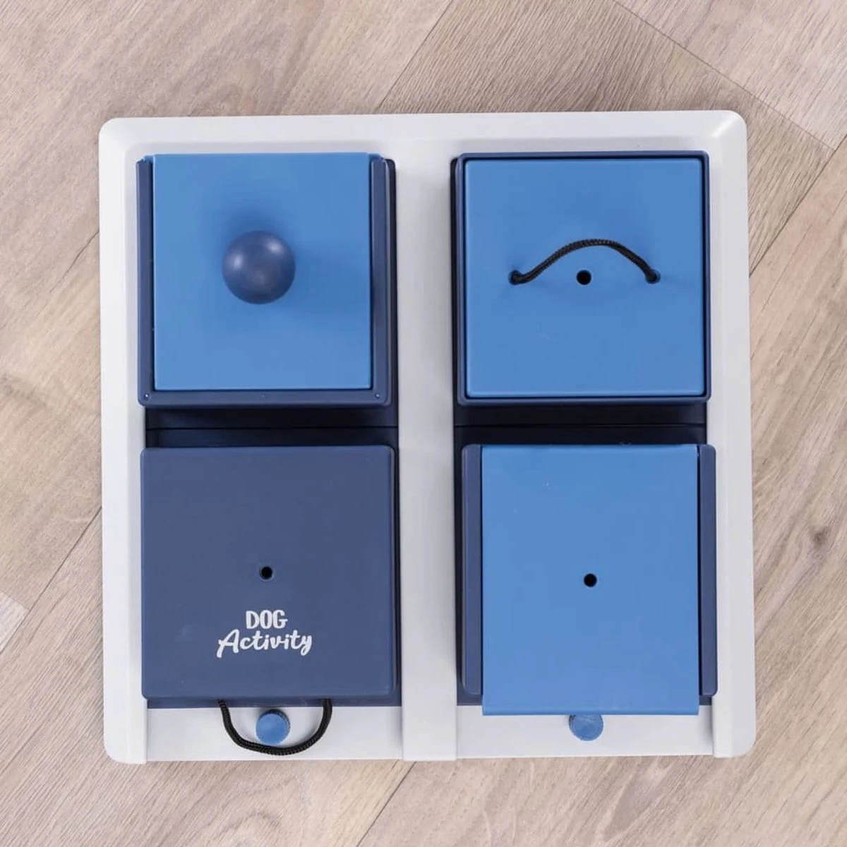 Trixie Dog Activity Poker Box 1 - 31X31 CM 11 Trixie Dog Activity Poker Box 1 - 31X31 CM - Afbeelding 9