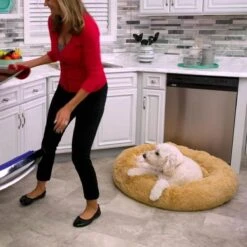 Peaceful Pooch M - Pluizig Hondenbed - 76cm Diameter - Opvouwbaar - In Verschillende Maten. Kattenbed - Wasbaar - Uitneembare Vulling - Ontspant Gewrichten En Spieren - Anti-slip Noppenbodem -Merkloos Winkel 1200x1200 949