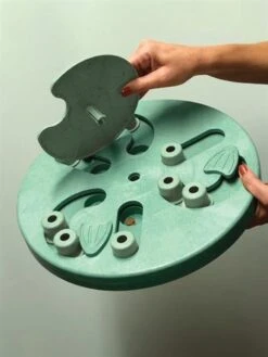 Nina Ottosson Dog Worker Composiet 34,5x34,5x5 Cm 23 Nina Ottosson Dog Worker Composiet 34,5x34,5x5 Cm -Merkloos Winkel 900x1200 29